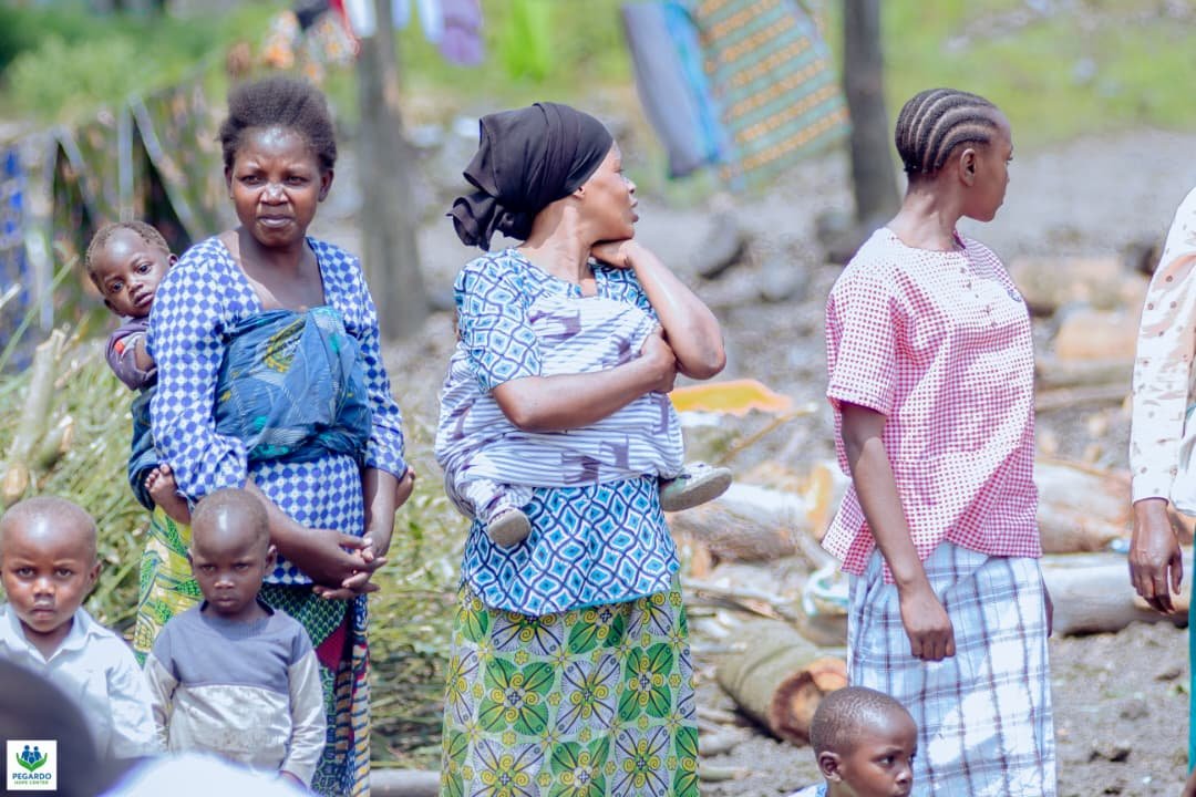 Repas communautaire pour les enfants orphelins